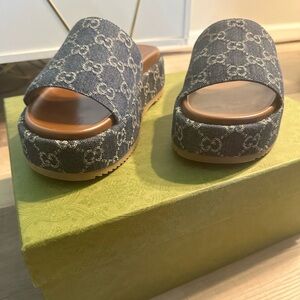 Gucci Platform Sandal, size 40 (US 10)